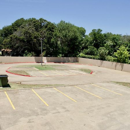 Executive Inn Of Arlington, Near At&T Stadium ภายนอก รูปภาพ