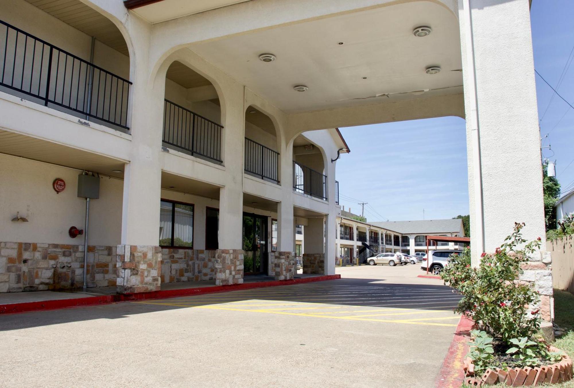Executive Inn Of Arlington, Near At&T Stadium ภายนอก รูปภาพ