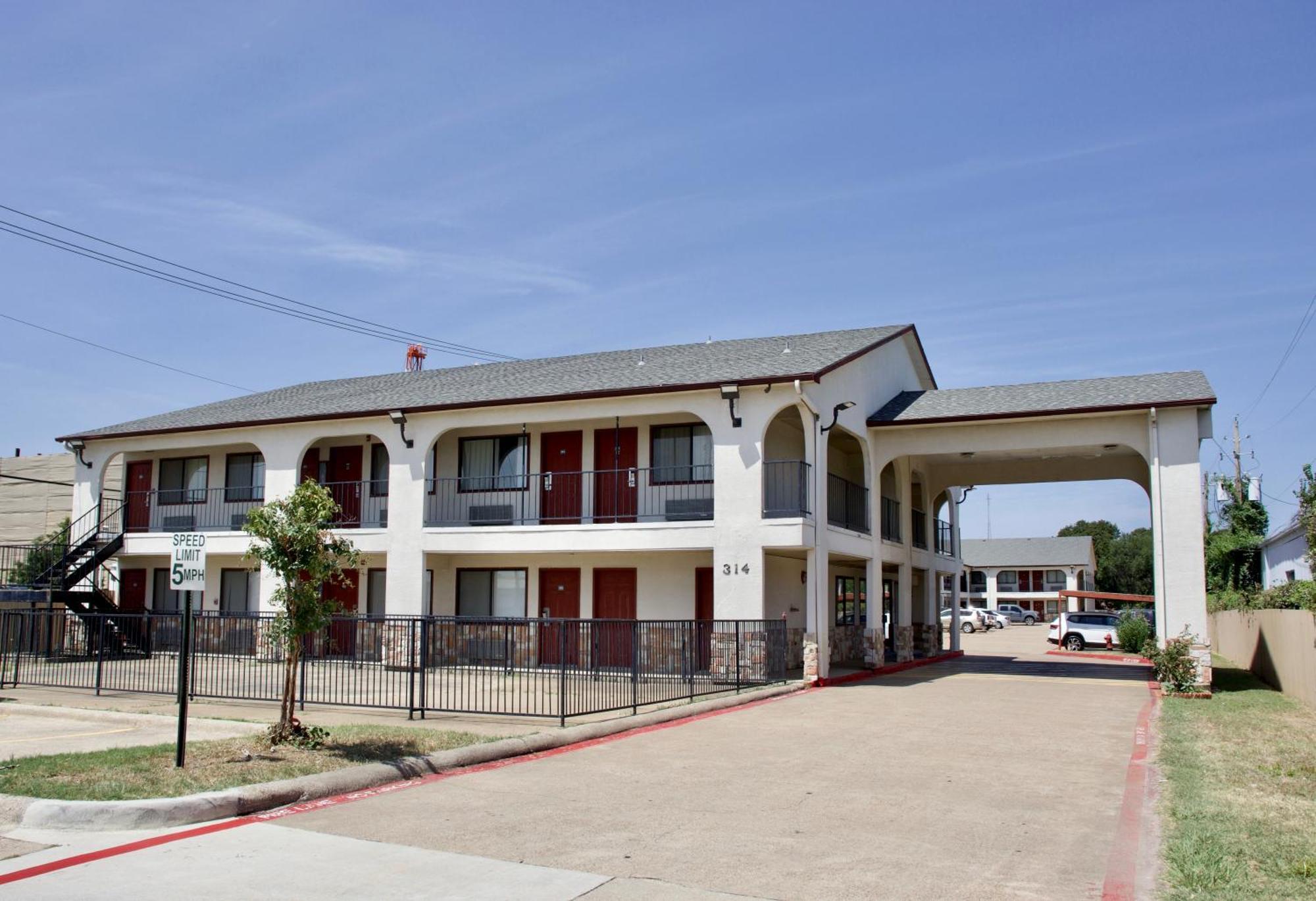 Executive Inn Of Arlington, Near At&T Stadium ภายนอก รูปภาพ
